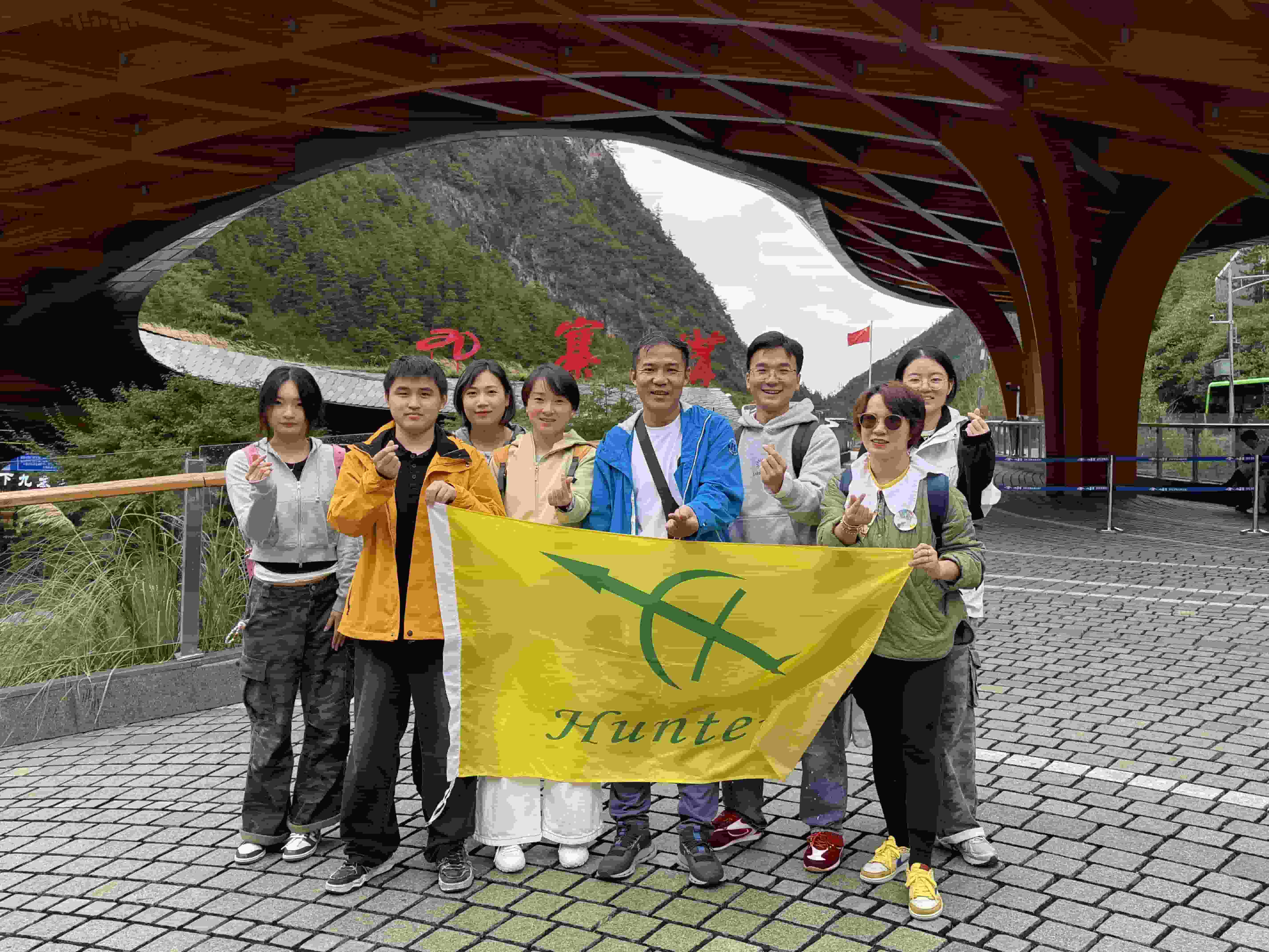 Надвор од планини и мориња, обединување на занаетчиството | Документарен филм за Тим Билдинг патување на Шангај Виза Пластикс „Џиужаигу-Хуанглонг-Ченгду“